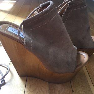 Steve Madden Size 7 lace up wedges